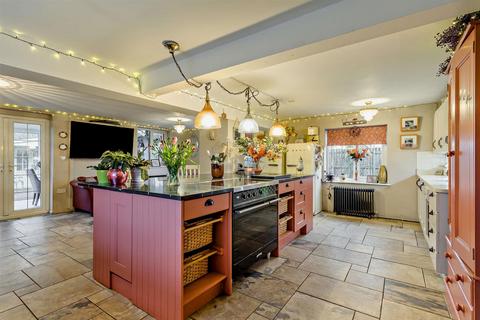 4 bedroom detached house for sale, Common Lane, Doncaster DN6