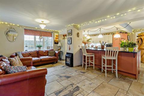 4 bedroom detached house for sale, Common Lane, Doncaster DN6