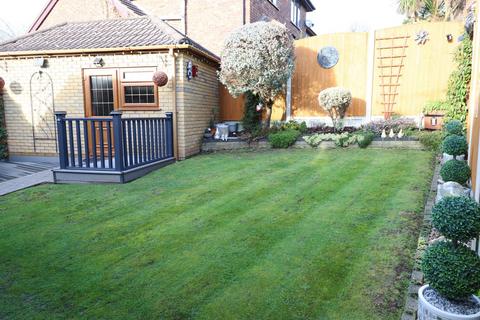 2 bedroom detached bungalow for sale, St Marys Drive, Benfleet, SS7