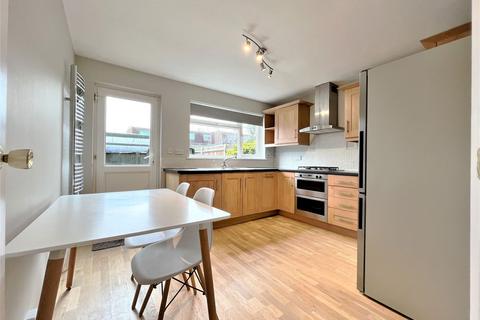 2 bedroom end of terrace house to rent, Aspen Close, London W5