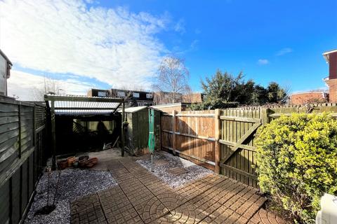 2 bedroom end of terrace house to rent, Aspen Close, London W5