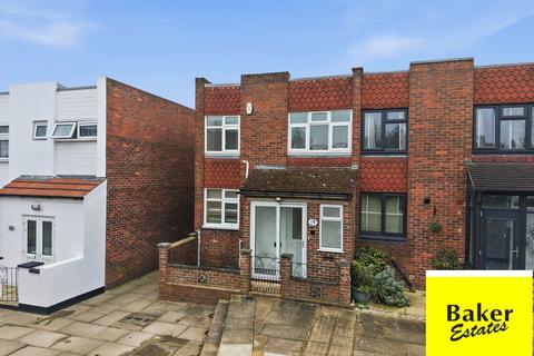 3 bedroom end of terrace house for sale, Bramshill Close, Chigwell IG7