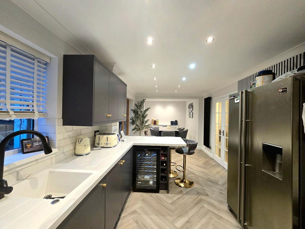 Kitchen / Breakfast Room