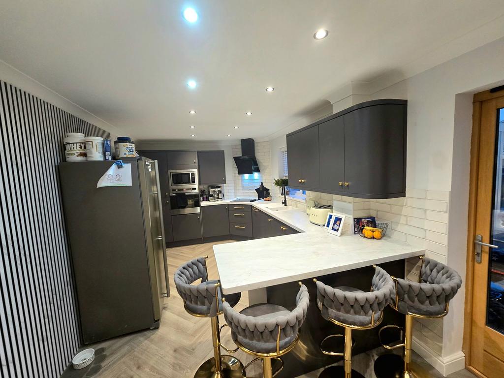 Kitchen / Breakfast Room