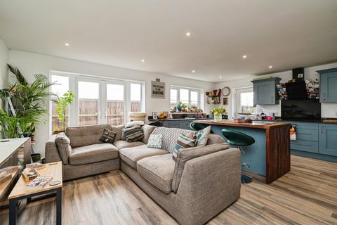 3 bedroom detached bungalow for sale, Woodlands Close, Scratby, NR29