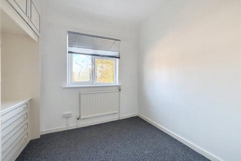 3 bedroom end of terrace house to rent, Winterbourne Road, Essex RM8