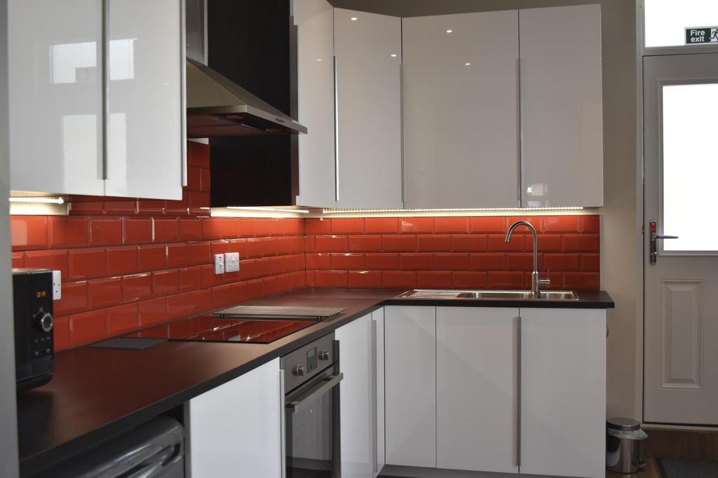 Kitchen 1.jpg