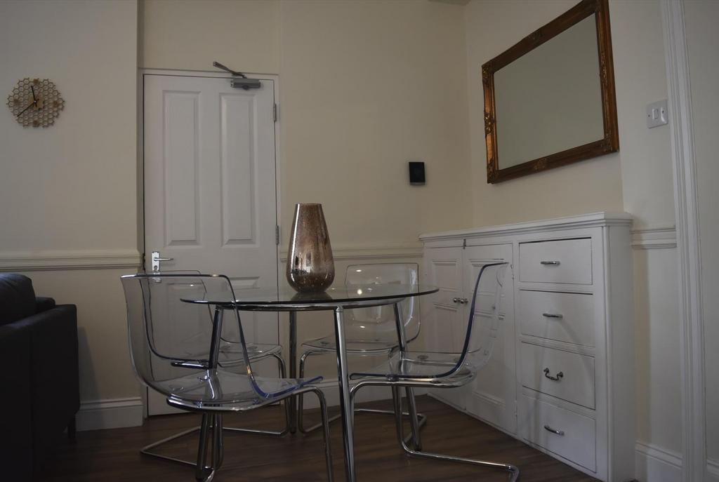 Living Room 2.jpg