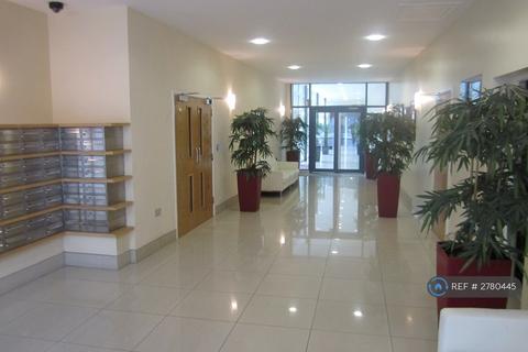 2 bedroom flat to rent, Surrey Quays Road, London, SE16