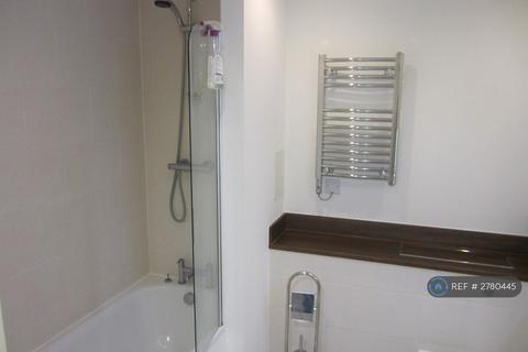2 bedroom flat to rent, Surrey Quays Road, London, SE16