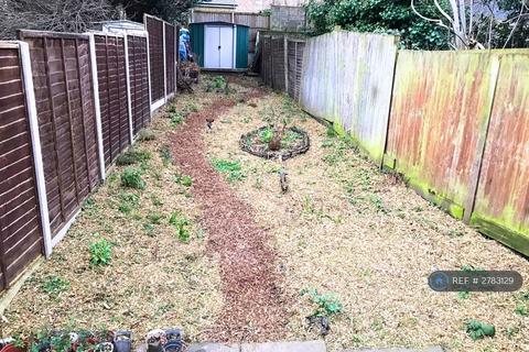 1 bedroom in a house share to rent, Walerand Road, London, SE13