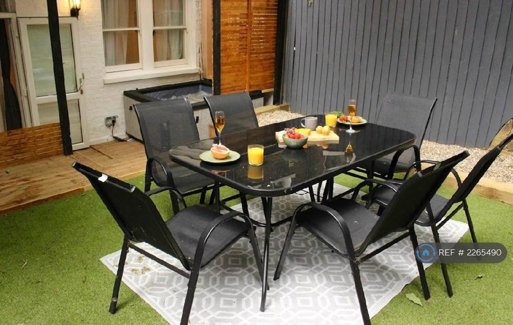 Garden Seated Area