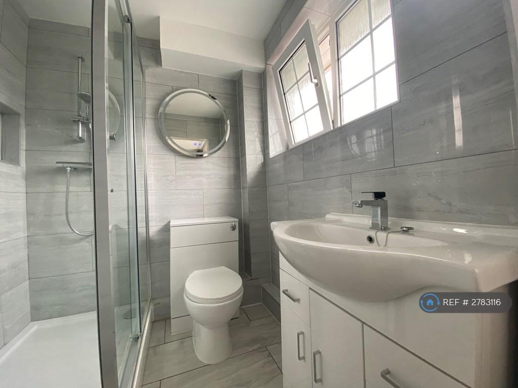 Room4 Bathroom