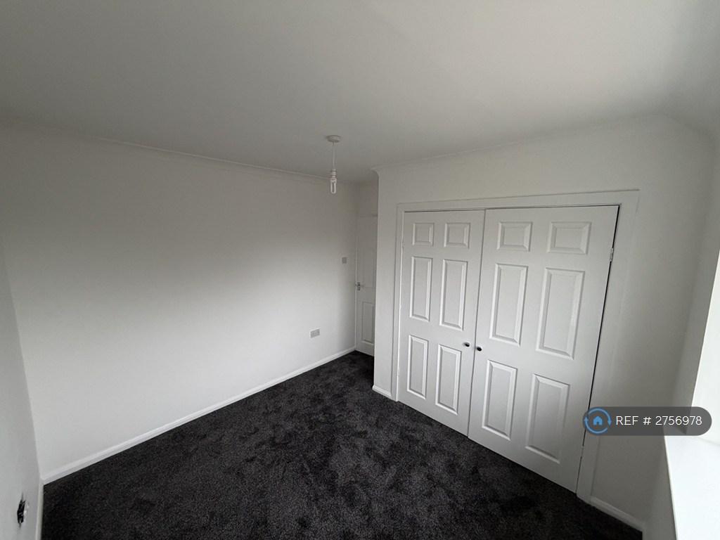 Bedroom 2 (2)