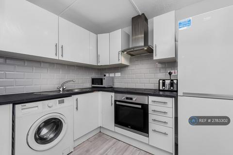5 bedroom flat to rent, Charlotte Despard Avenue, London, SW11