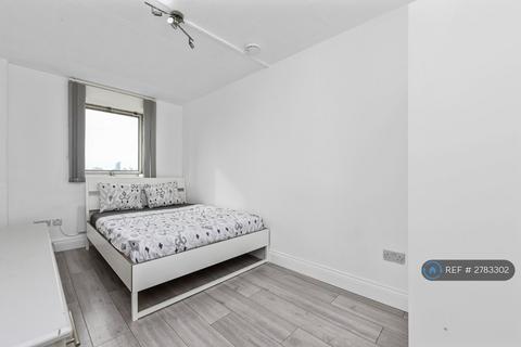 5 bedroom flat to rent, Charlotte Despard Avenue, London, SW11