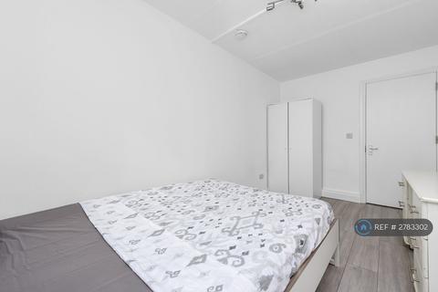 5 bedroom flat to rent, Charlotte Despard Avenue, London, SW11