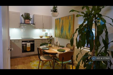 Studio to rent, Molesworth Street, London, SE13