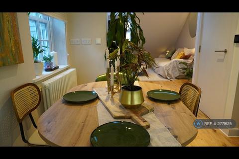 Studio to rent, Molesworth Street, London, SE13