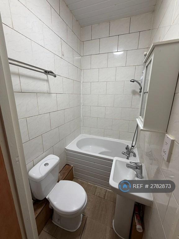 En-Suite / Bathroom Bedroom 1