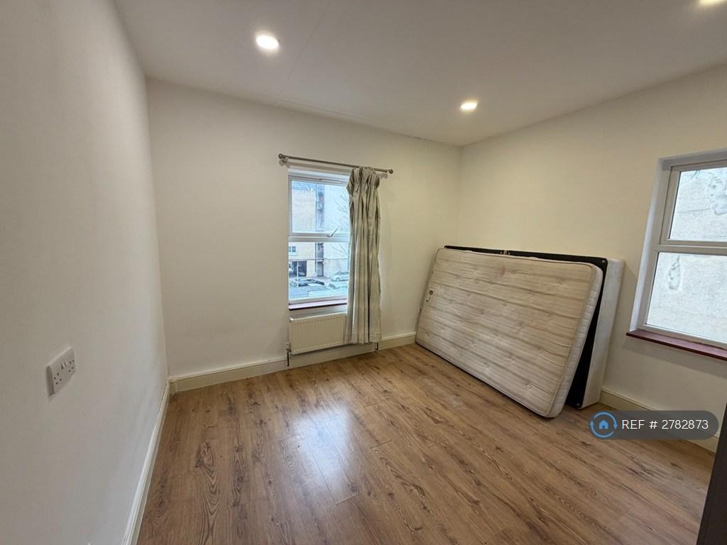 Bedroom 3 Pic 1