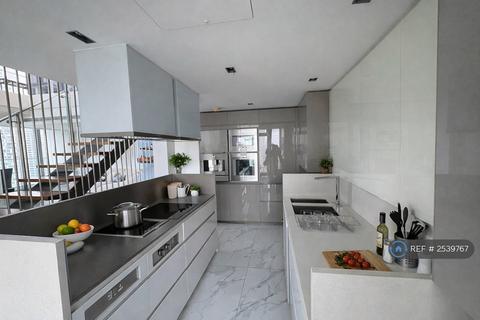 2 bedroom flat to rent, Pan Peninsula Square, London, E14