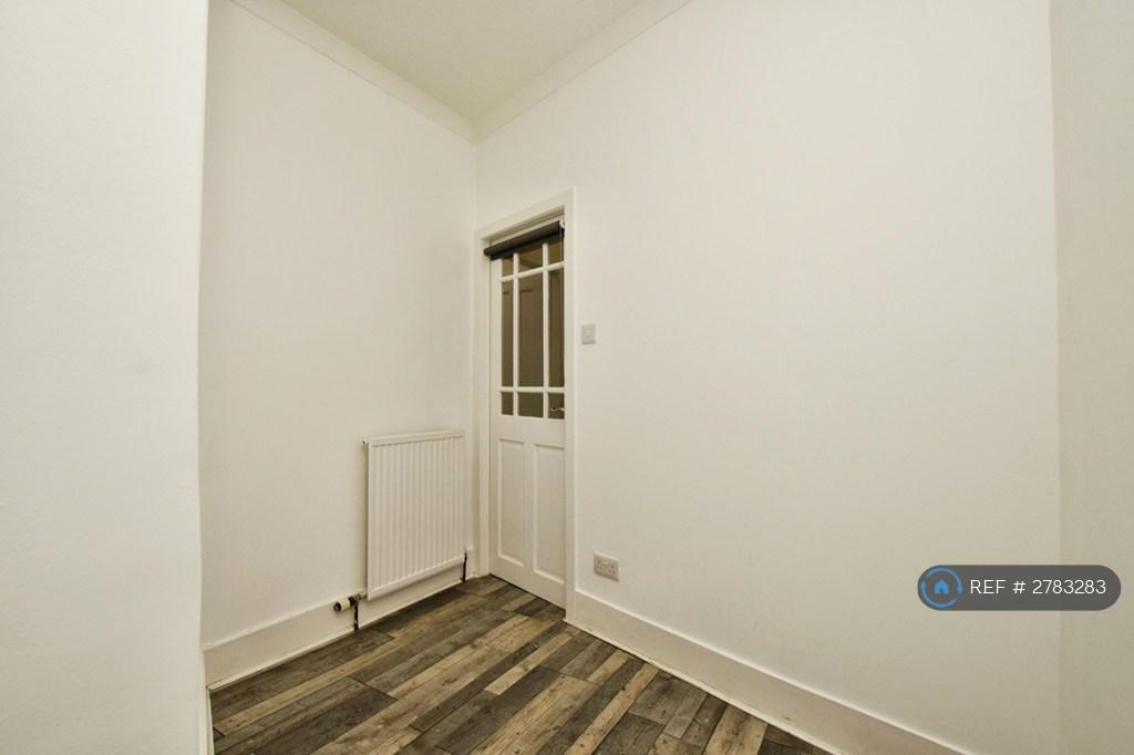 Bedroom 2 / Office