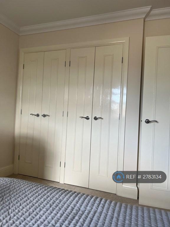 Master Bedroom - Built-In Wardrobes