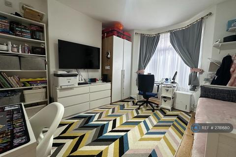 undefined, Ewart Grove, London, N22