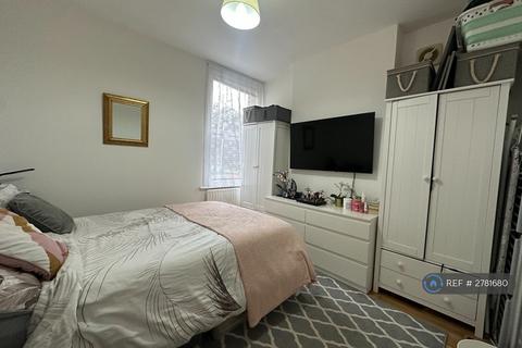 undefined, Ewart Grove, London, N22