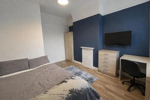 4 bedroom terraced house to rent, Braemar Road, Manchester, M14 6PN