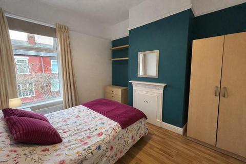 4 bedroom terraced house to rent, Braemar Road, Manchester, M14 6PN