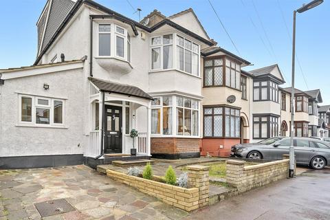 4 bedroom end of terrace house for sale, Beccles Drive, Barking