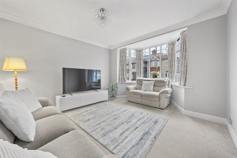 4 bedroom end of terrace house for sale, Beccles Drive, Barking