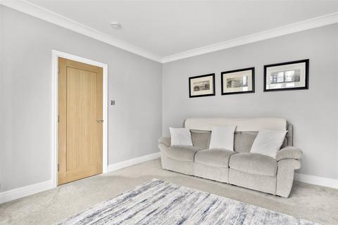 4 bedroom end of terrace house for sale, Beccles Drive, Barking