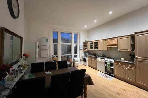 1 bedroom in a house share to rent, Alkham Road, London N16
