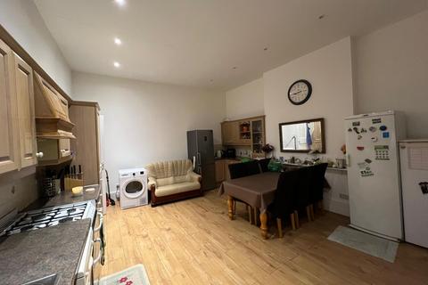 1 bedroom in a house share to rent, Alkham Road, London N16