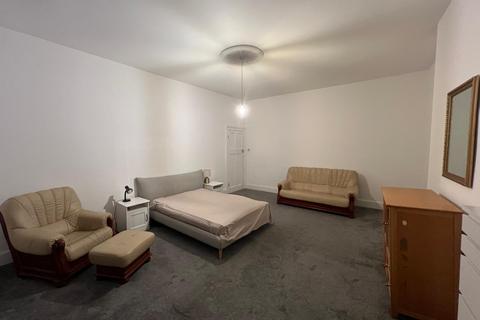 1 bedroom in a house share to rent, Alkham Road, London N16