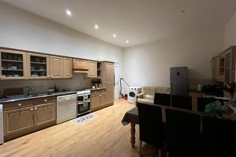 1 bedroom in a house share to rent, Alkham Road, London N16