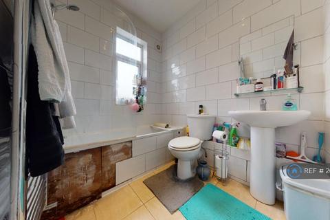 2 bedroom flat to rent, Tooting, London, SW17