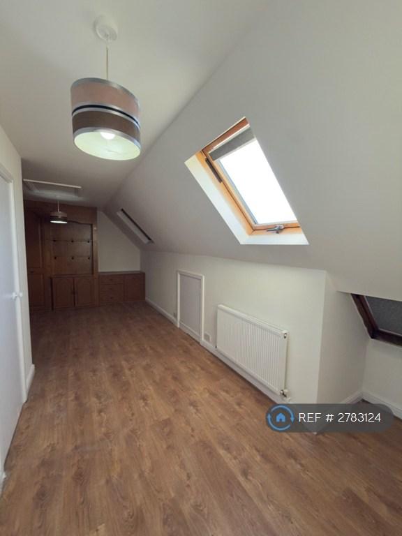 Master Bedroom (Doorway Angle)