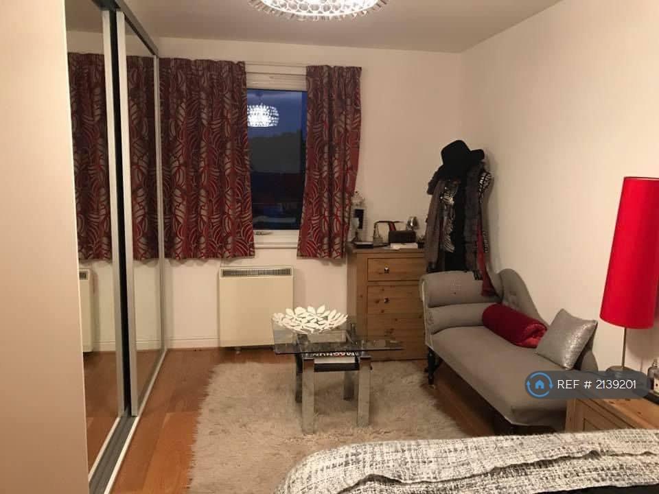 Master Bedroom With Wardrobe Large 2 Mt
