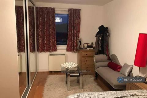 2 bedroom flat to rent, Alder Court Cline Road, London, N11