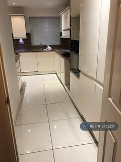 3 bedroom terraced house to rent, Chestnut Avenue, Hornchurch, RM12