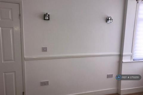 undefined, Chestnut Avenue, Hornchurch, RM12