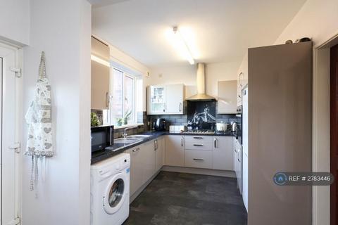3 bedroom semi-detached house to rent, Fishponds Road West, Sheffield, S13