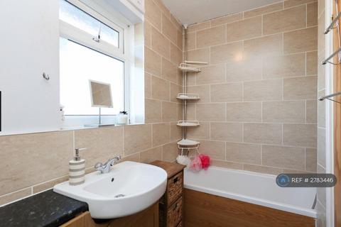 3 bedroom semi-detached house to rent, Fishponds Road West, Sheffield, S13