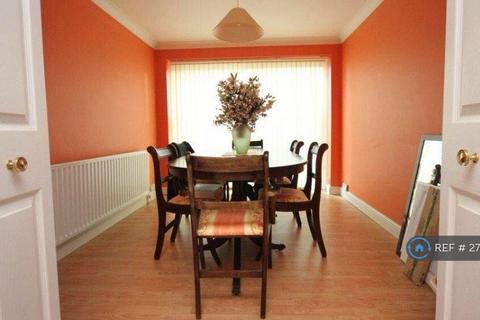 3 bedroom semi-detached house to rent, Stevedale Road, Welling, DA16