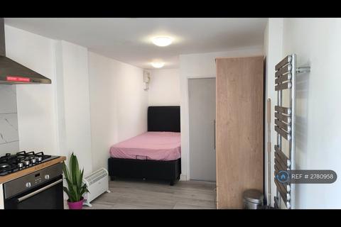Studio to rent, Dudley Avenue, Harrow, HA3