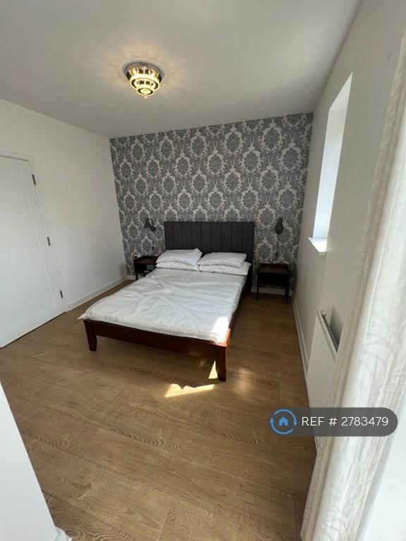 Bedroom 1 With On Suit